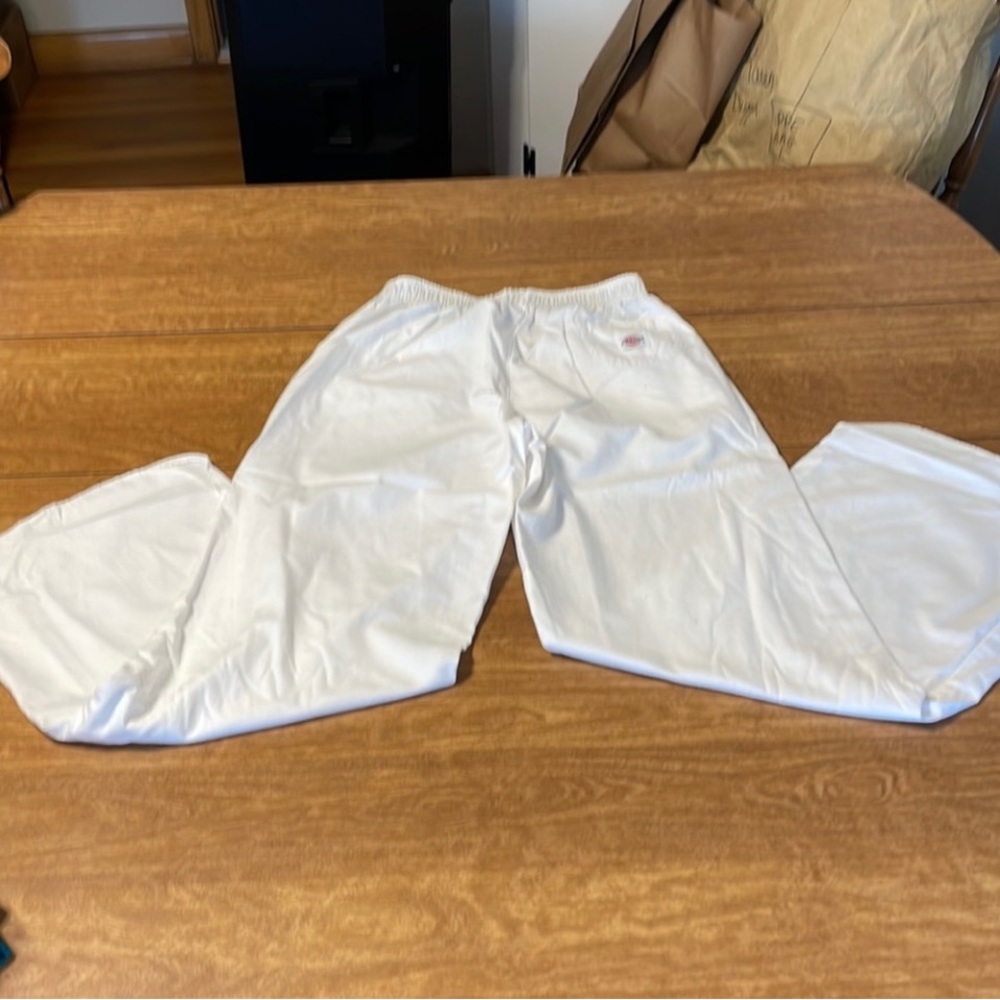 Womans scrub pants.
